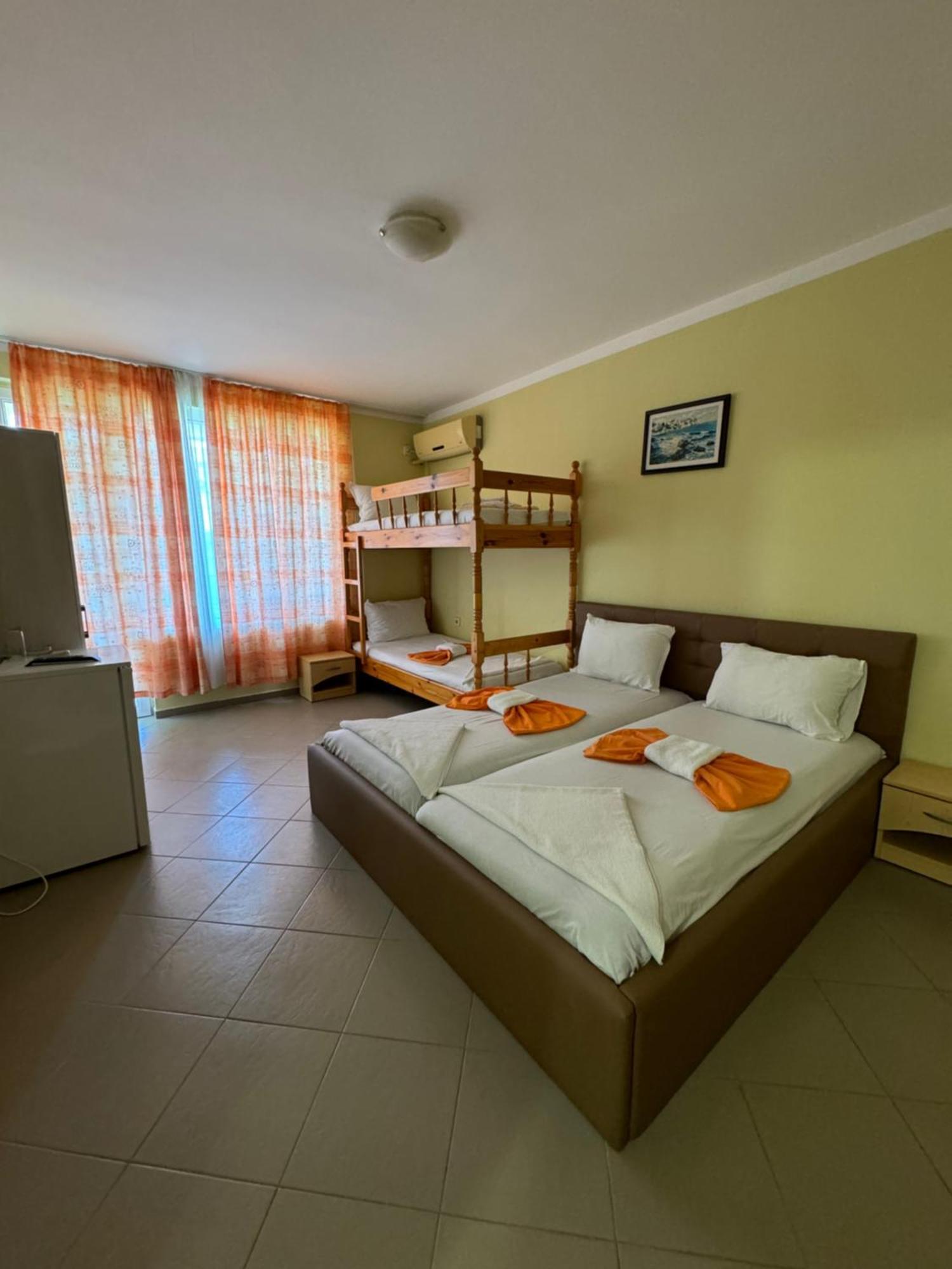 Hotel Laguna - Guest House Primorszko Kültér fotó